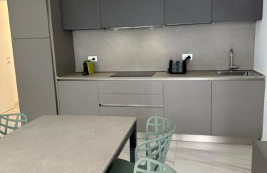 Beach Palace with small swimming pool, private beach, parking - Foto 8