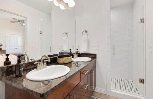 Noble Nest 5 Min to Downtown and U of A - Photo 24