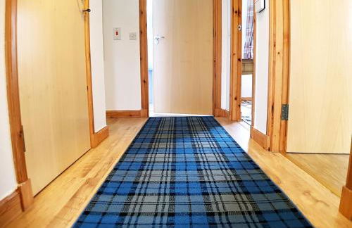 Hill View 2 bedroom free parking - Photo 13