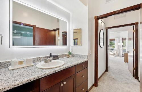 The Perfect Holiday Getaway 5BR 4BA with Pool and Hot Tub - Photo 20