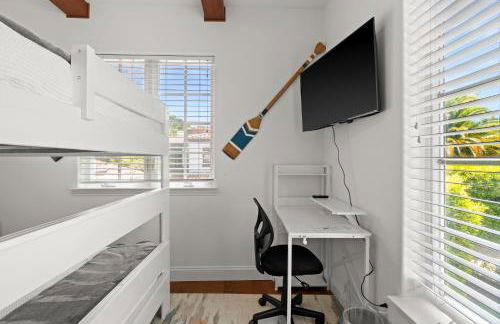 Gorgeous Santa Cruz Villa - Modern Beachside Paradise with NEW Hot Tub & Fast Wi-Fi - Foto 43