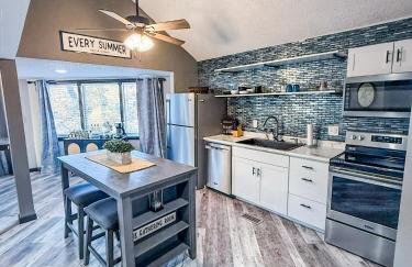 Lakefront Home-3BD25BADockGrillFirepitPool - Foto 32