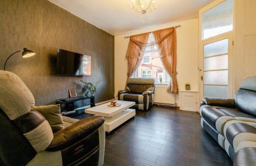 Westfield House, 2BR Sleeps 6, Oldham - Photo 14