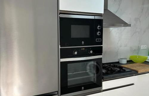 Apartment near sea beach and vibrant center - Photo 9