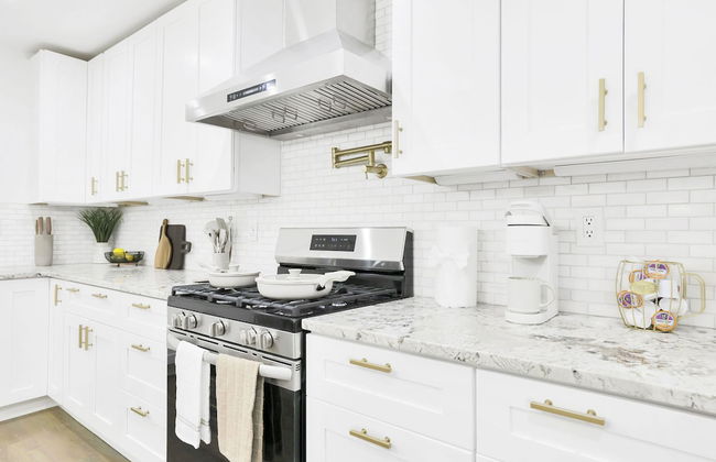 Luxury 7BR Buckhead Oasis w Pool Gameroom Firepit - Foto 45