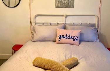 Holly Tree Cottage - 3 bedrooms and large garden with optional glamping double outside - Foto 14