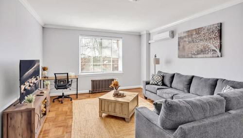 2BR Farmhouse Apt Near Everything - 2nd Floor - Foto 3