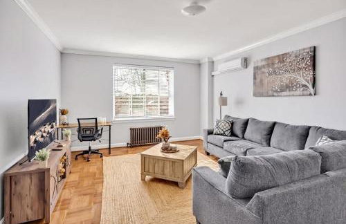 2BR Farmhouse Apt Near Everything - 2nd Floor - Foto 3