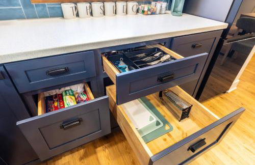 Family Retreat with Hot Tub, Game Room & Prime Location - Foto 37