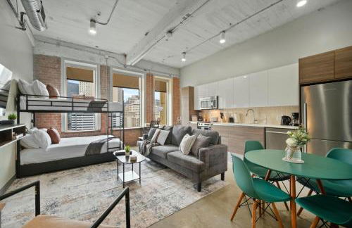 Stunning Downtown Apartment with Pool, Laundry, Parking - Foto 4
