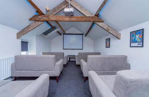 Snowdon House, 8 bedrooms, sleep 16, close to Blackrock Sand - Photo 7