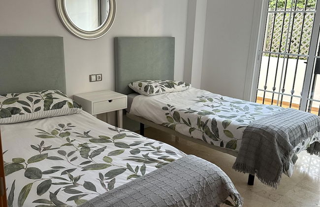 2 Bed-sleeps 4-private Patio-pool-aircon - Foto 6