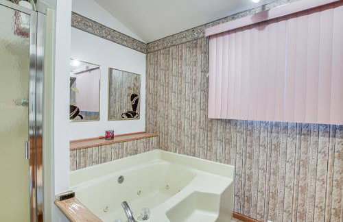 Versatile Castle Rock Lake Home with Fire Pit! - Foto 15