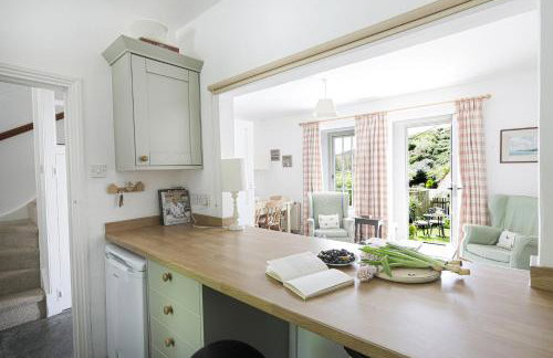 Lobster Pot Portloe views of the village and sea - Photo 13