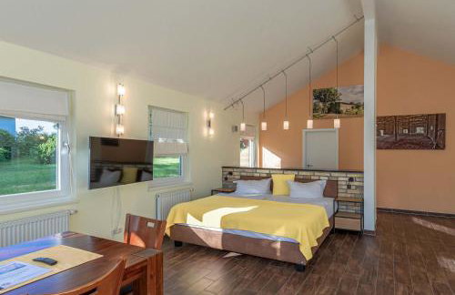 Wildgans - Stilvolles Ferienhaus mit Terrasse, Seeblick & Naturidylle am Loppiner See - Foto 7