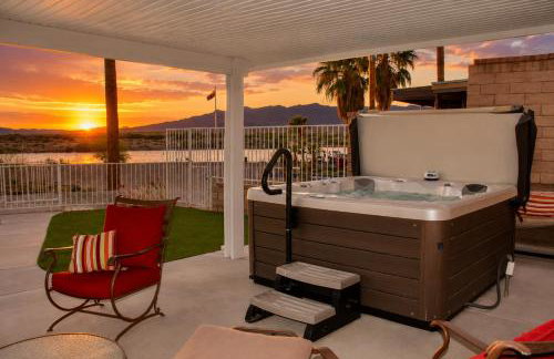 RIVERFRONT RUBY RED HOME WITH PRIVATE DOCK & View - Foto 2
