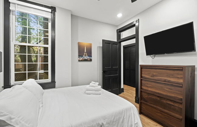 Historic DC Gem Spacious Rowhouse Private Patio - Photo 45