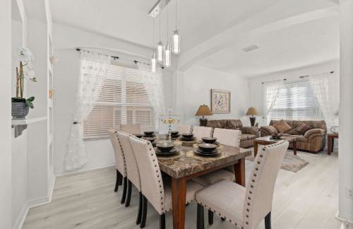 483-Stunning 6 bed home with private pool overlooking quiet conservation area - Foto 12