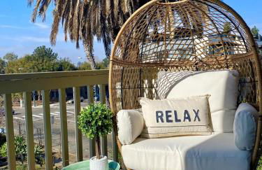 Bright & Quiet 1-Bed Condo with Balcony - Foto 1