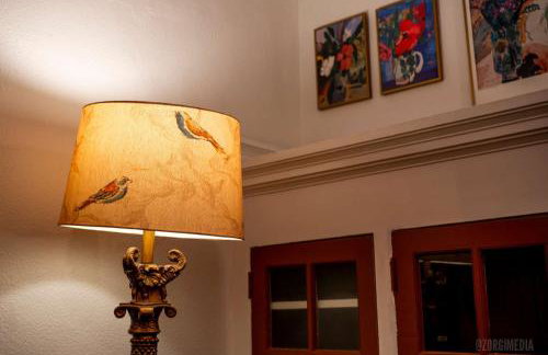 Step Back in Time Charming Victorian with Modern Amenities - Foto 33