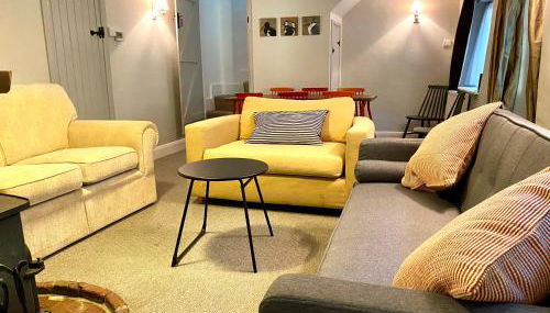 Holly Tree Cottage - 3 bedrooms and large garden with optional glamping double outside - Foto 3