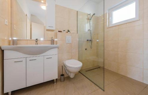 Six-Bedroom Holiday Home In Rogoznica - Foto 39