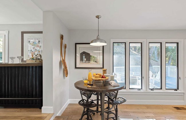 Hidden Oaks Farmhouse by Avantstay Hot Tub, Deck - Foto 14