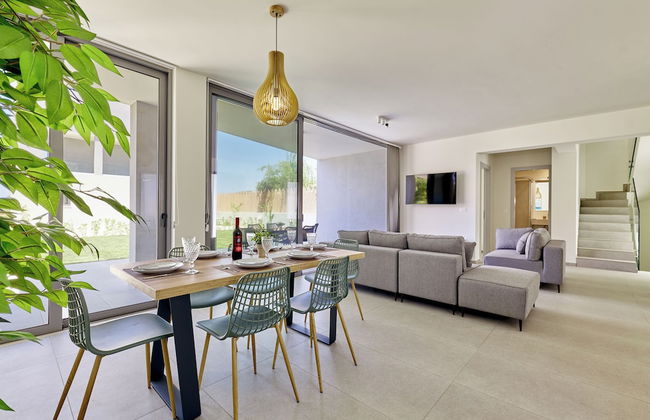 Beach Sand Villas - Beachfront Rooftop Pool - Photo 11