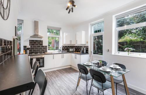 Crew Quarters - Your Ideal Stay in Bury - Photo 4