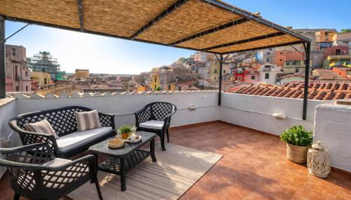 House with Dream Panoramic Terrace in the Heart of Bosa, 80 sqm with BBQ and Breathtaking View - Foto 2