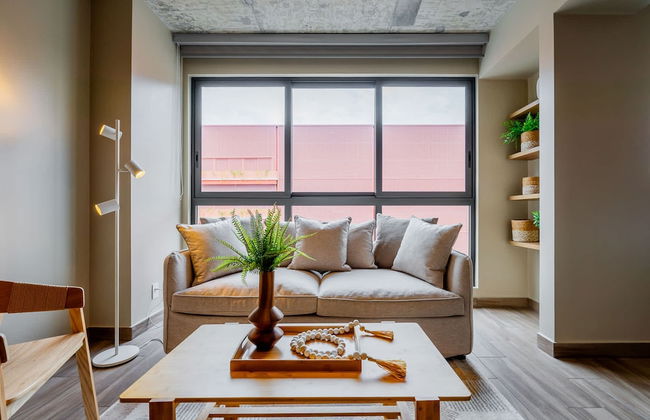 w Majestic 1BR w Great Pool in Centriqo - Foto 12