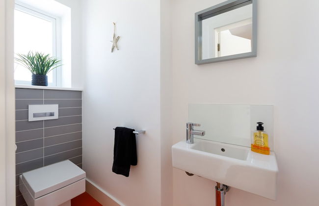 Gorgeous Home for 12 - Walk to Beach - Sea View - Photo 73