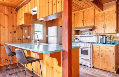 Sequoia Retreat- Spacious Cabin, Hot tub, & Sundeck - Foto 21