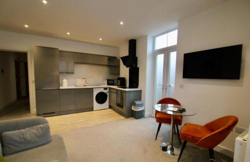 No.10 @ ShortStays Serviced apartments - Photo 10