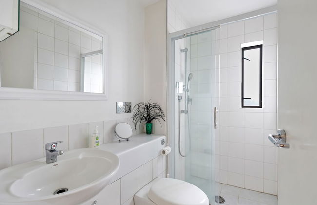 Stylish Central 2BR Apt nr Hospital - Foto 25