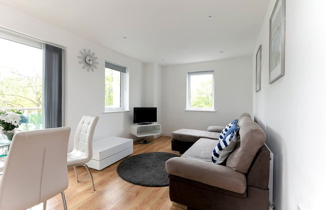 Skyvillion Tower Point Enfield 1bed W Balcony - Photo 13