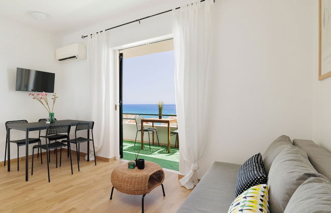 Coastal Bliss Apartments - Photo 18