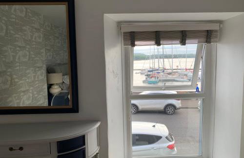 Portaferry Waterfront Townhouse with Hot Tub - Foto 15