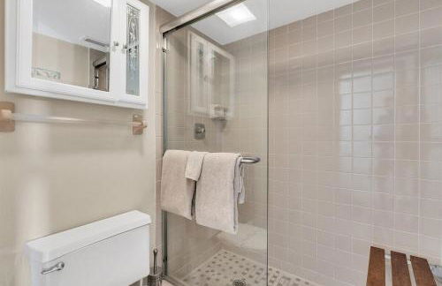 Sun Plaza by Coastal Chic Vacations - Private Beach Access with Pool and Tennis - Photo 17