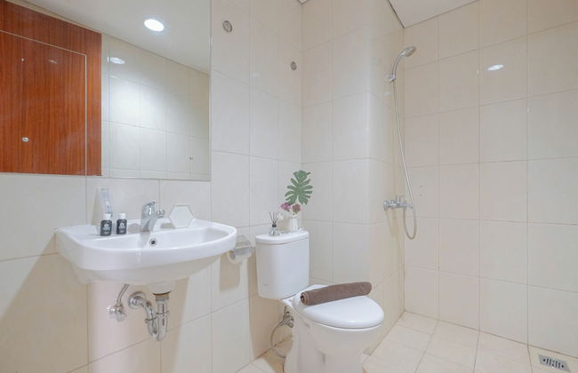 Cozy Living 2Br Apartment At Vittoria Residence - Photo 12