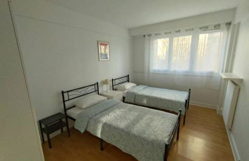 5 mn, 450m walk Metro La Defense, 3 bedrooms, Parking - Foto 2
