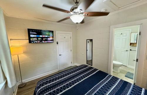 3 Min Walk to Starbucks. Pet Yes - Photo 28