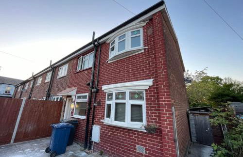 Spacious 3-Bed Home with Free Off-Street Parking Near Newcastle - Foto 32