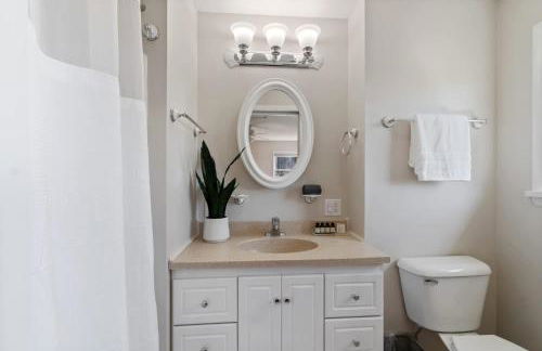 High-End Finger Lakes Escape - Expansive Game Room, Cozy Firepit, & Scenic Views - Foto 39