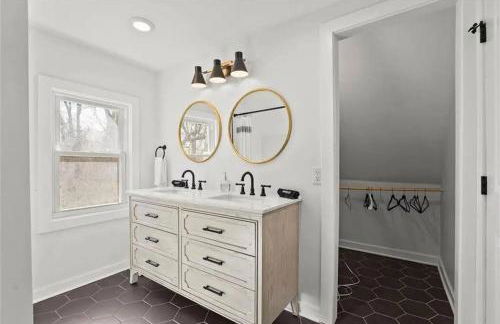 Newly Renovated! Beautiful home with game room. - Foto 35