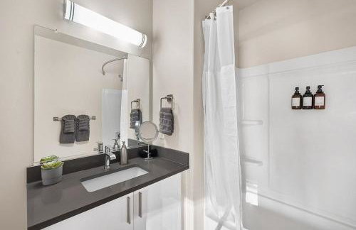 Convention Ctr - Stylish 2BD,2BA with Pool,Gym and Hot tub - Foto 29