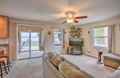 Peaceful Lakefront Houghton Lake Property with Patio - Foto 5