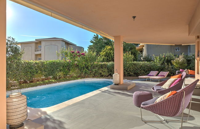 Luxurious Villa Philoxenia - Photo 18