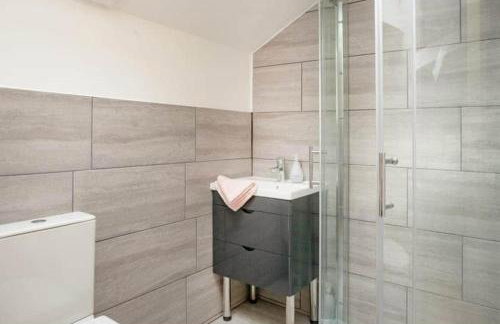 2-Bed Cottage Sleeps 4 with Hot Tub - Foto 11