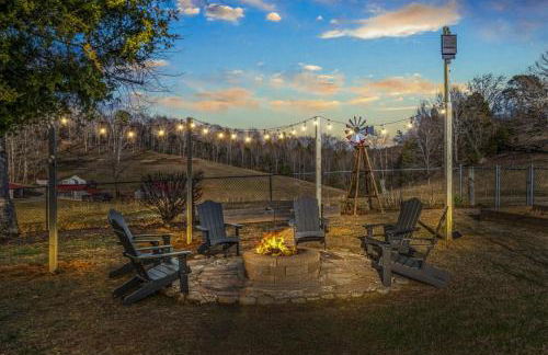 Hidden Star Hideaway-Blackberry Farm-Smoky Mtn Nat Park-Hot Tub- Fire Pit- Fenced Yard- Pet Friendly - Foto 2